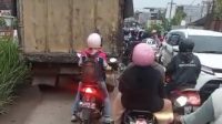 Kondisi kemacetan imbas jembatan jebol. (DETAIL/Yuda)