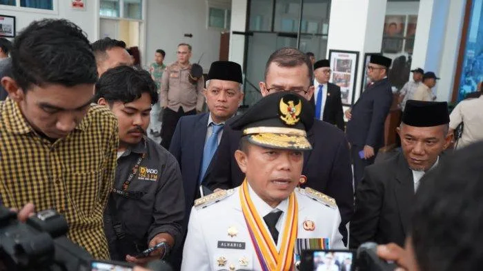 GUBERNUR JAMBI - Al Haris menyampaikan targetnya pada 100 hari kerja usai dilantik sebagai Gubernur pada periode kedua 2025-2030.